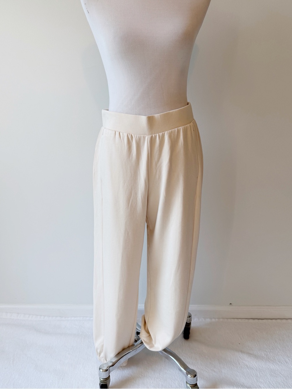 Lou & Grey LOFT NWT Cream Off White Knit Joggers Pants Casual Lounge Pockets, M